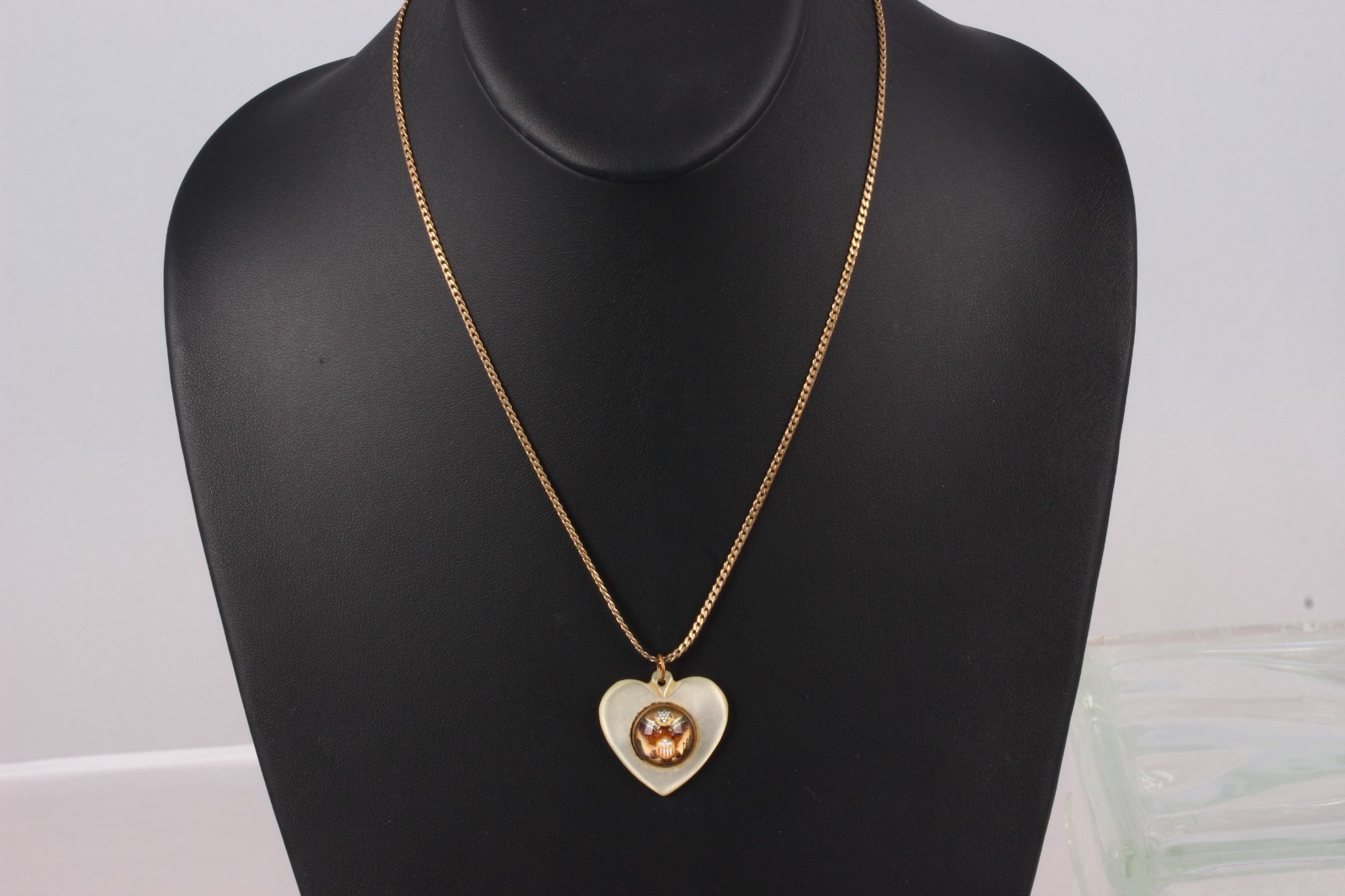 CLAM SHELL HEART MILITARY EAGLE CREST FASHION PENDANT CHAIN NECKLACE 7890B