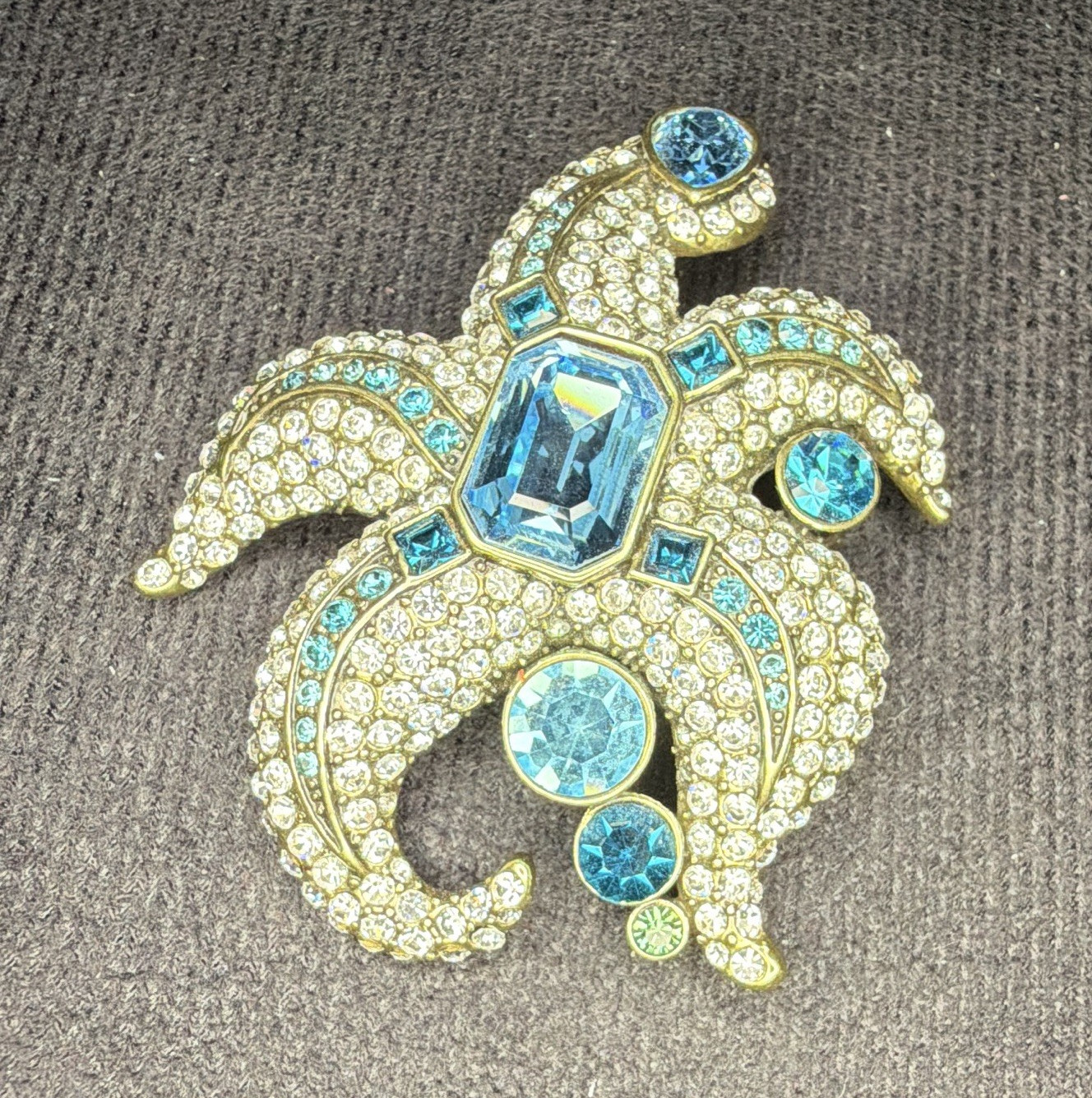 Heidi Daus Blue Crystal Fleur De Lis Brooch | Designer Rhinestone Pin | Gold Ton