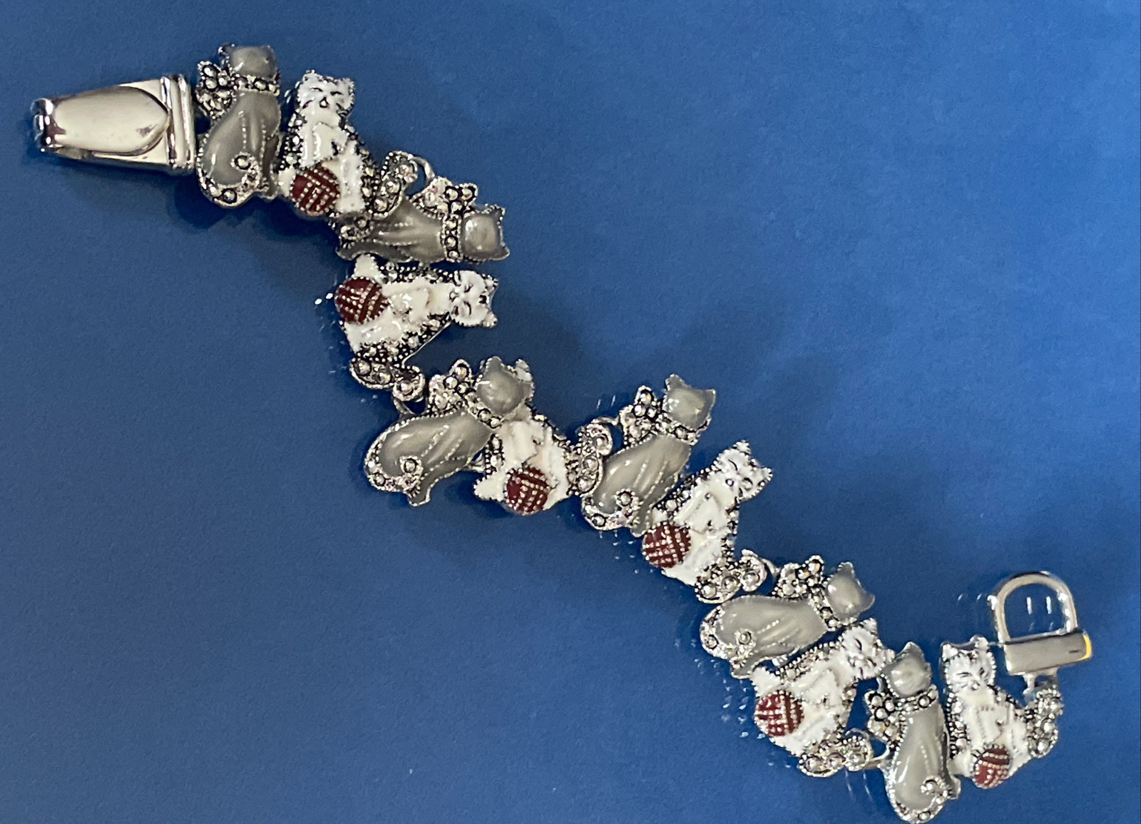 SilverTone Gray & White Enamel Cat Kitten Charms Magnet Clasp 7.5″ Bracelet U26w