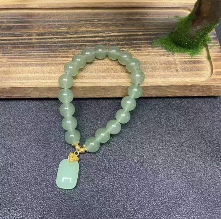Emerald-green crystal single-strand bracelet (1.0mm) with white jade pendant