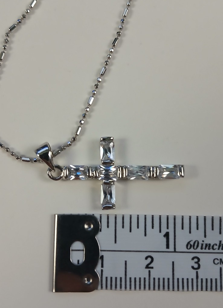 18KGP White Gold Plated Crucifix Pendant Necklace – 25mm x 15mm, 18 inch chain
