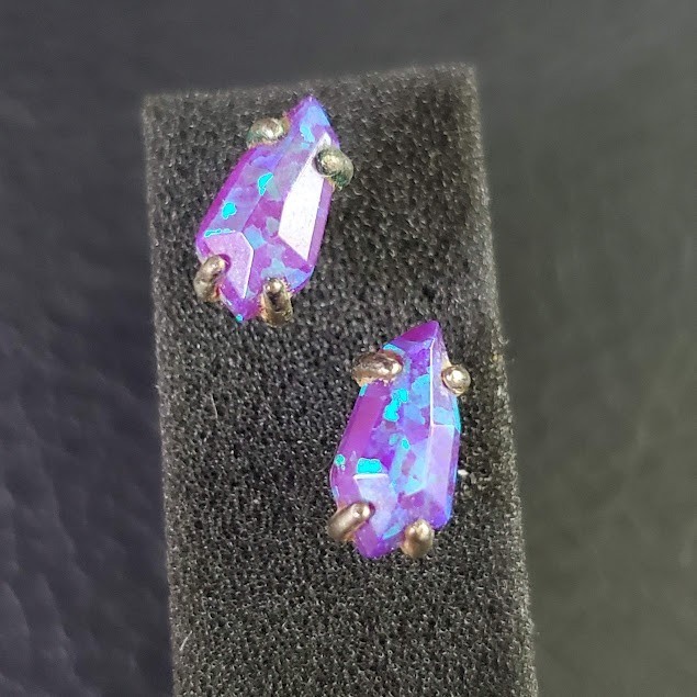 Kendra Scott Jillian Stud Earrings Purple Iridescent Dichroic Glass Gold Dainty