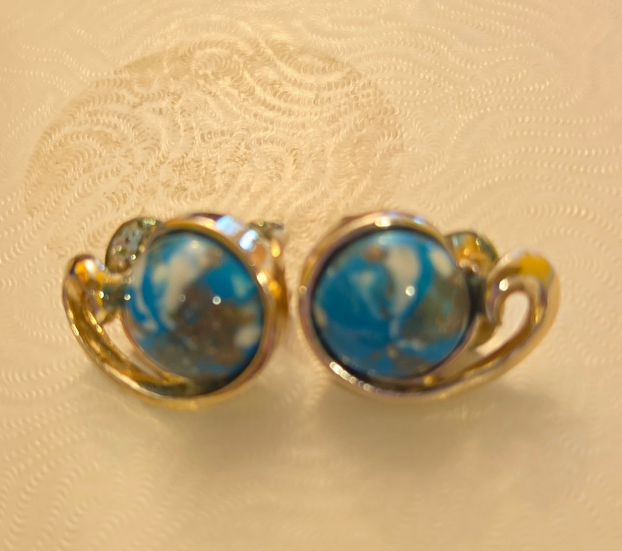 Gold Tone Blue Round Glass Cabochon Bezel Clip-On Stud Earrings Pair