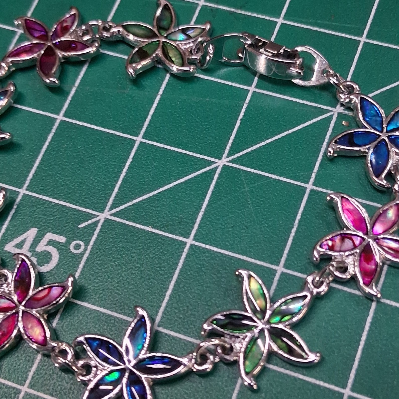 Shimmering Multicolor Linked Starfish Design Fold Over Clasp Chain Bracelet