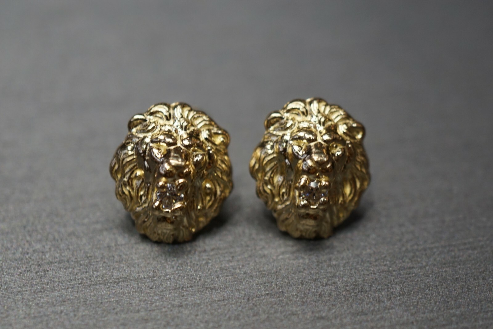 10K Solid Yellow Gold 0.4″ 3D Lion Head CZ Stud Earrings. Men Women Children