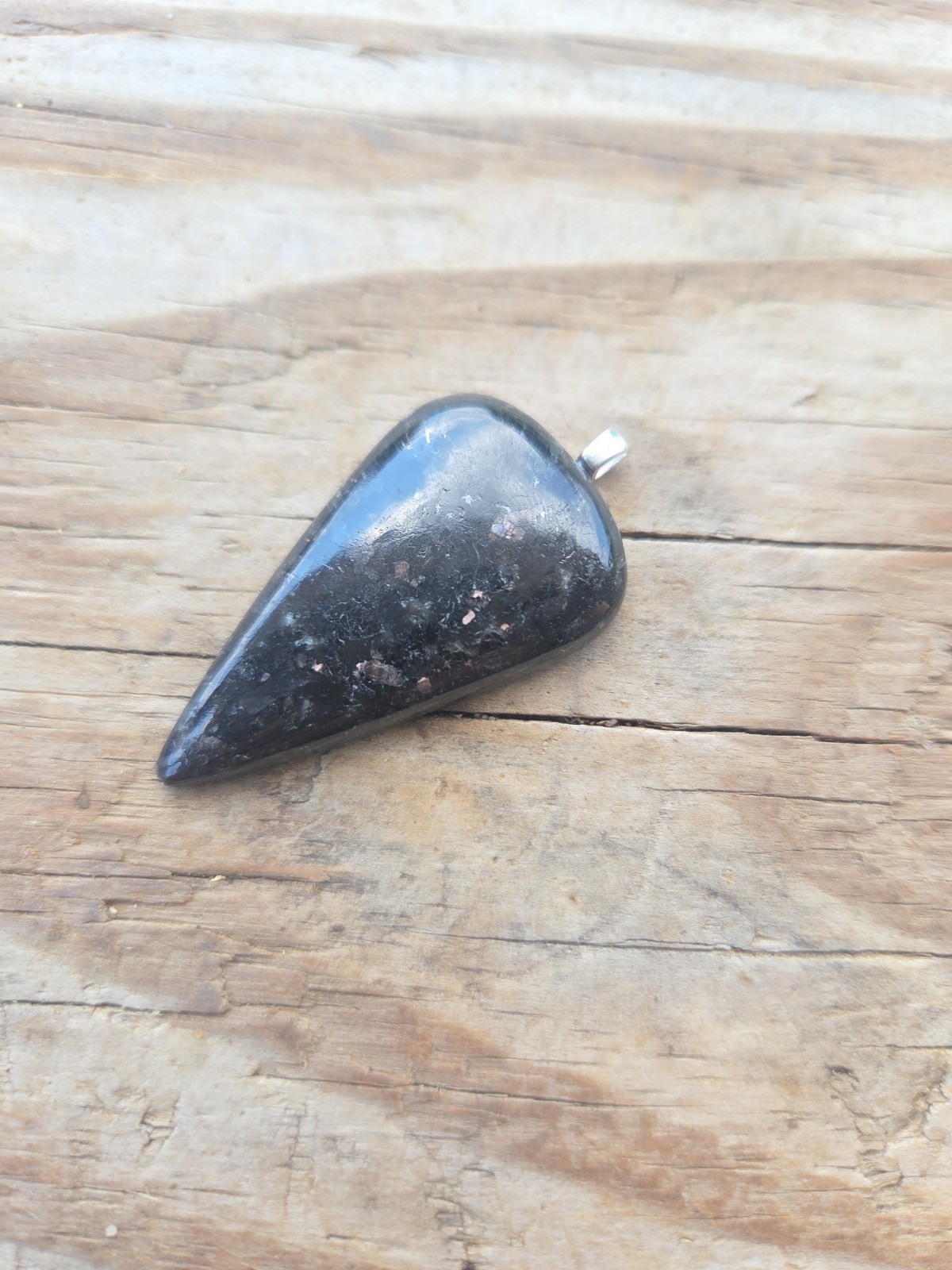 NUUMMITE Pendant P33