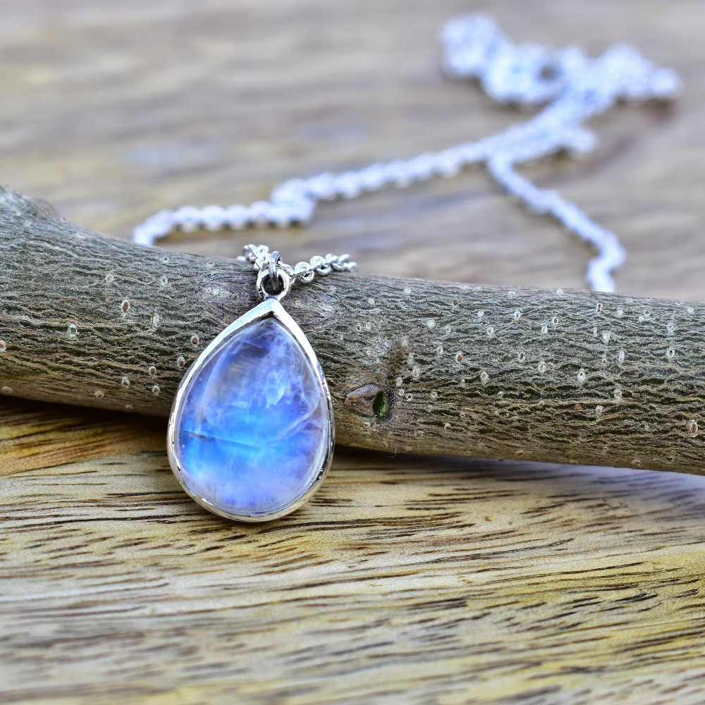 Beautiful Moonstone Gemstone 925 Sterling Silver Handmade Pandant D-207
