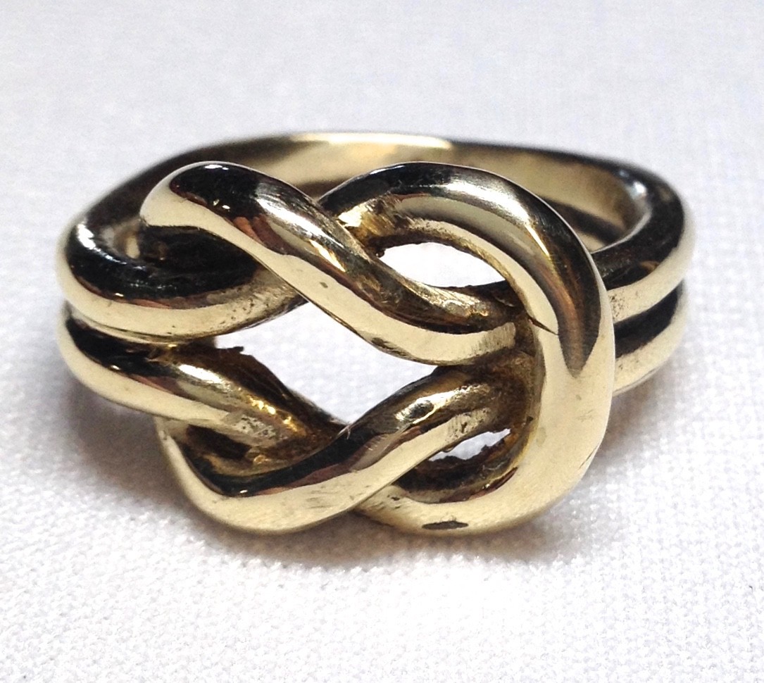 Love knot ring size 8, Goldtone 80% brass, substancial piece