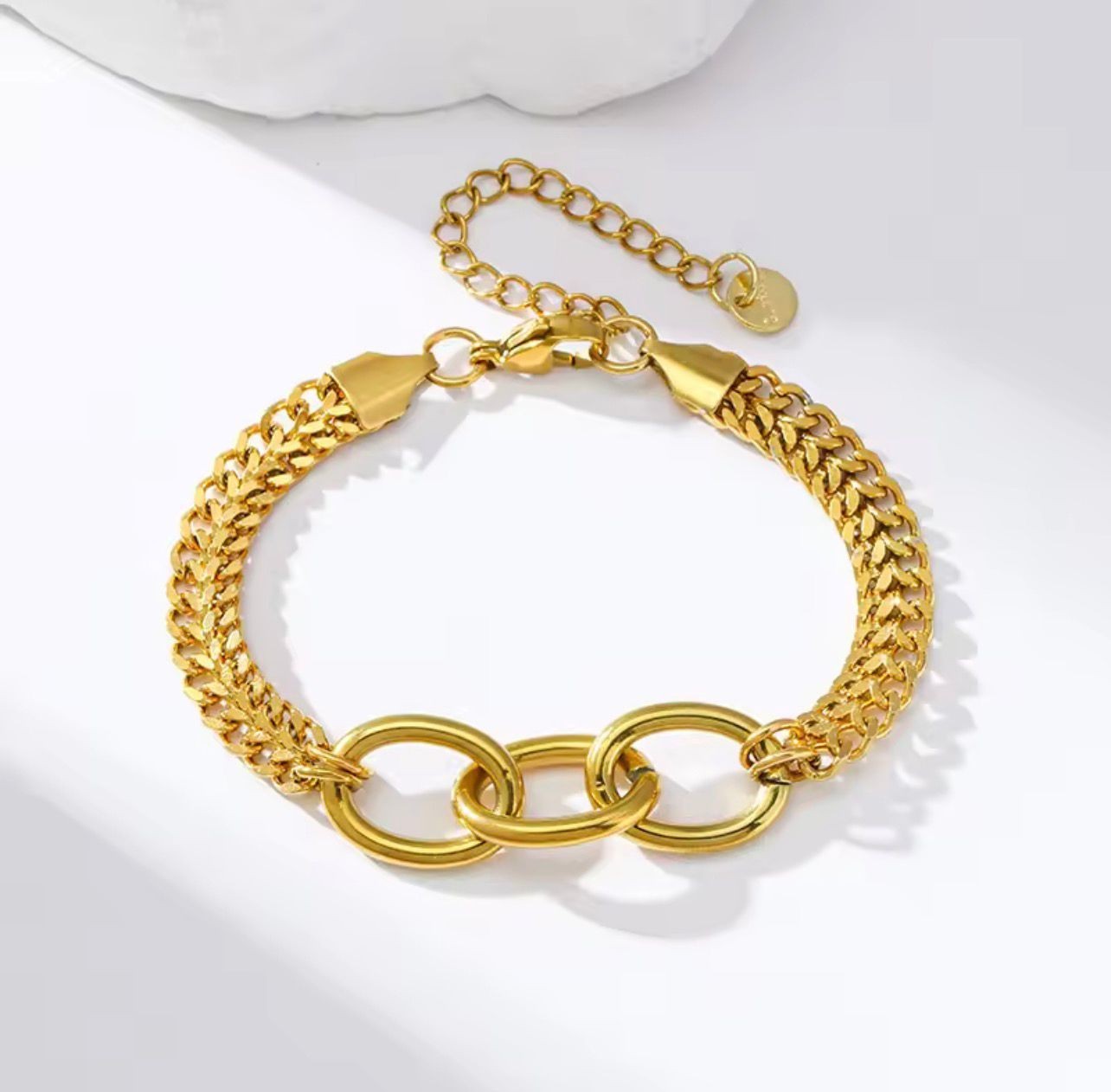 A Luxurious Bracelet With Two Chains And Interlocking Links In A Modern Design