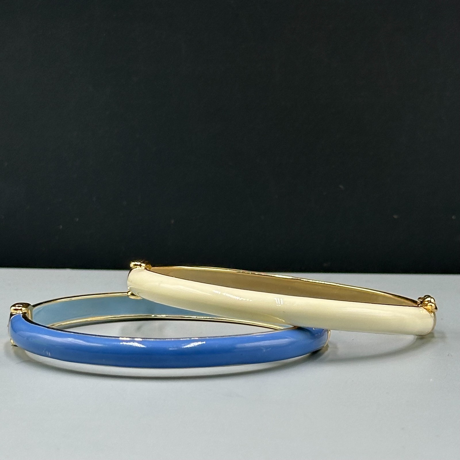 Hinged Bangle Bracelet Set Gold Tone Blue Ivory Enamel Smooth Finish 7.5 Inch