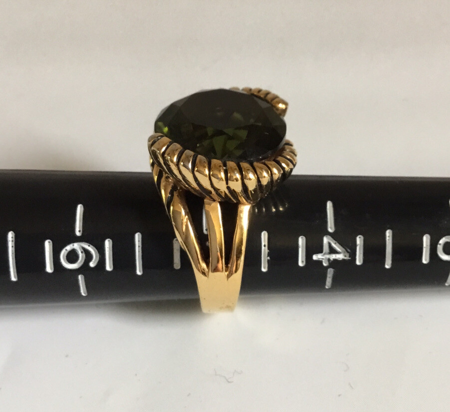 Lia Sophia “Envy” Green Crystal Ring Gold Tone Unique Setting. EUC