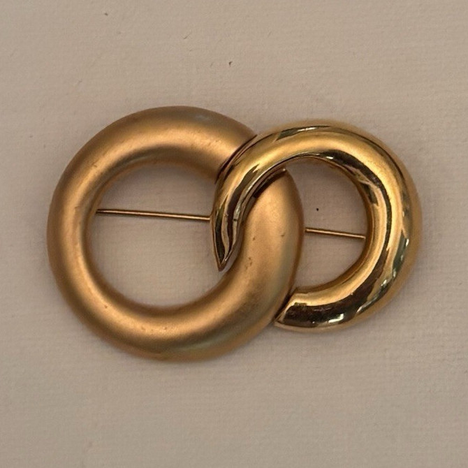 Monet Signed Knot Interlocking Circles Brooch Pin Gold Tone Metal