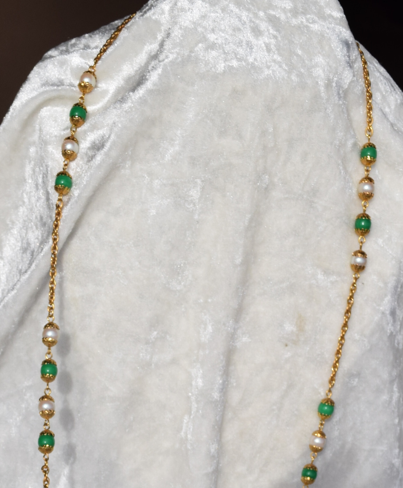 Gold Tone 52 In Necklace and 7″ Bracelet Set Green and White Bead Accents