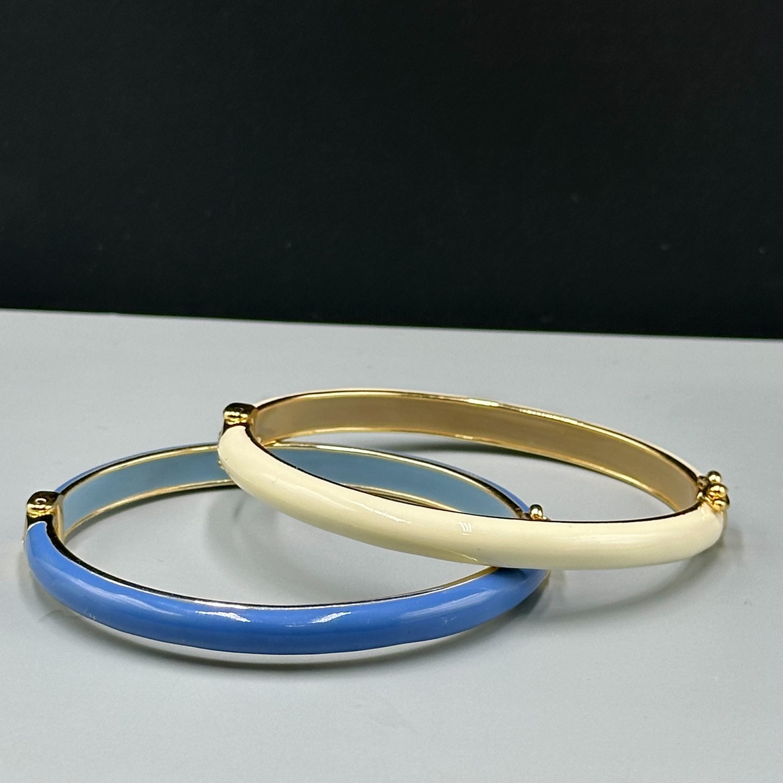 Hinged Bangle Bracelet Set Gold Tone Blue Ivory Enamel Smooth Finish 7.5 Inch