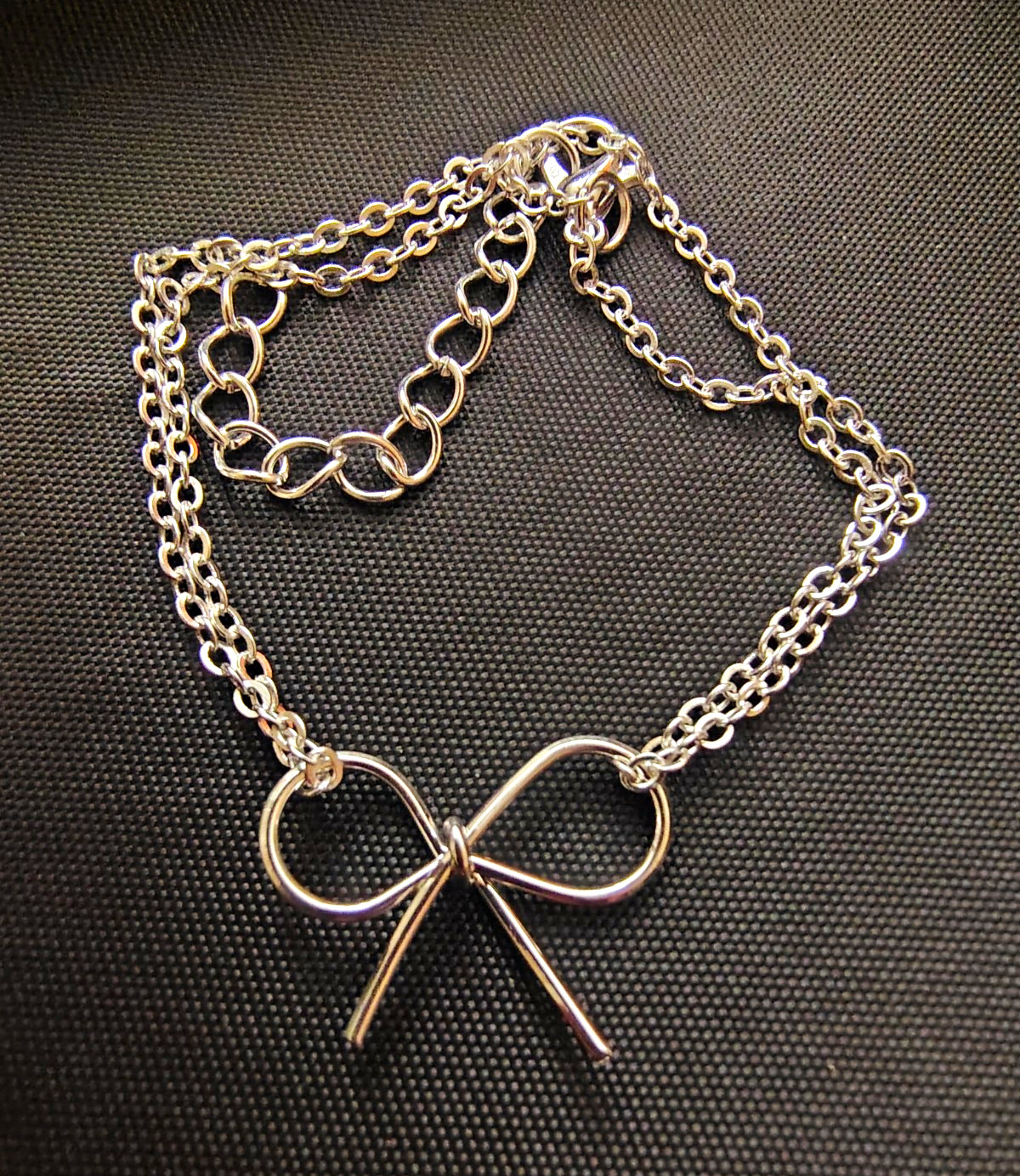 Silver Tone Bow Charm Pendant Bracelet Metal Cable Chain Love Theme No Stone