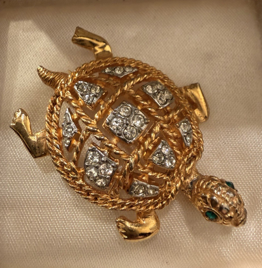 Vintage Signed KJL Kenneth Jay Lane Pave Rhinestone Sea Turtle Figural Brooch