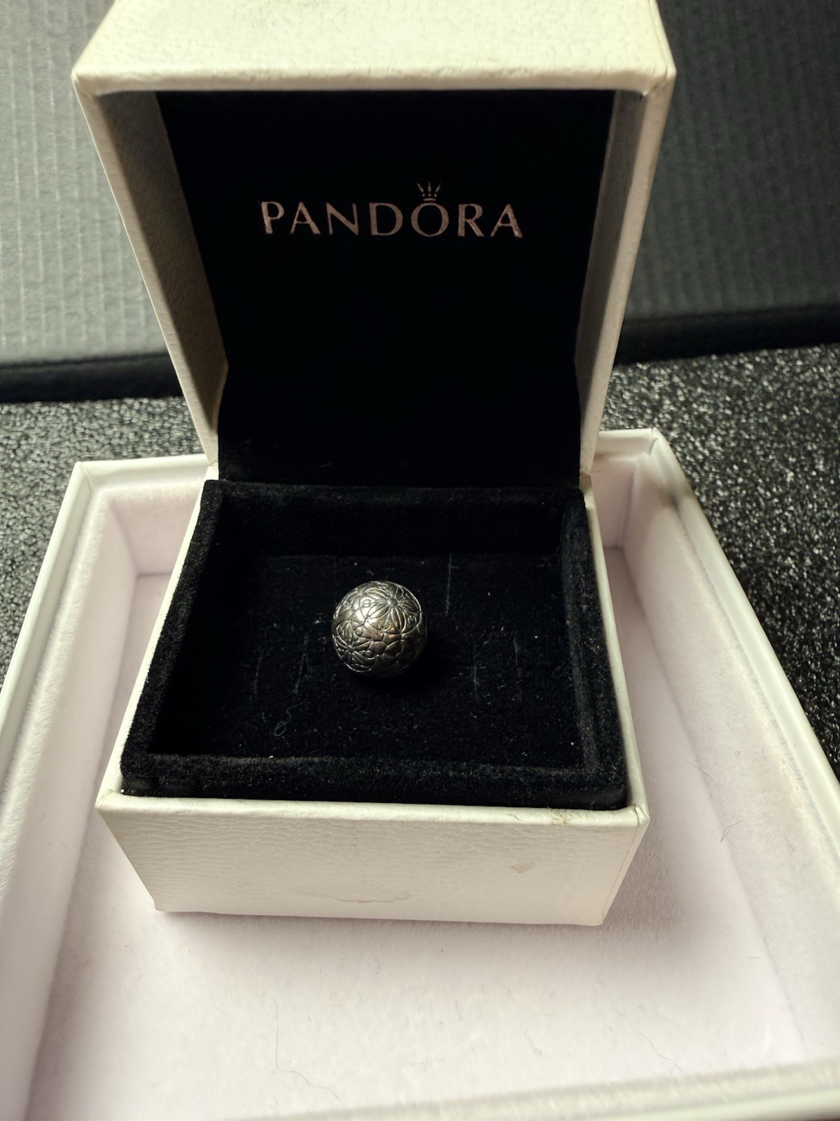 Authentic PANDORA Sterling Silver Da Vinci Clip Charm #791010. **Retired**