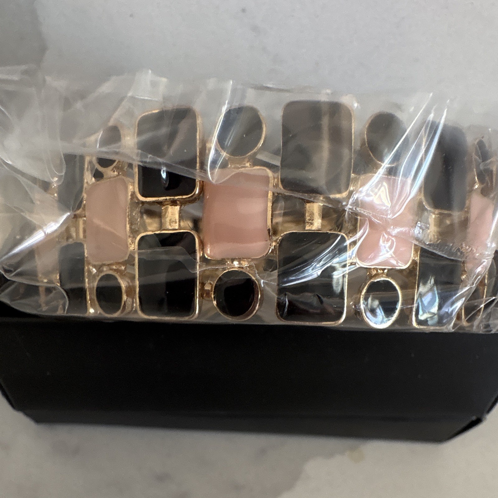 Avon Modern Geo Geometric Stretch Bracelet No Closure Gold Black Pink F4245181