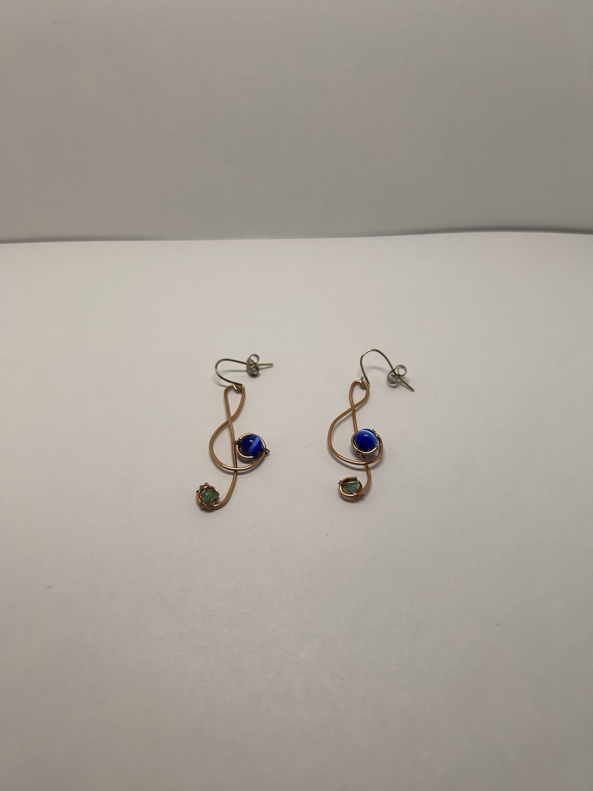 Gold Tone Asymmetrical Swirl Dangle/Drop Earrings Metal Blue/Green Treble Clef
