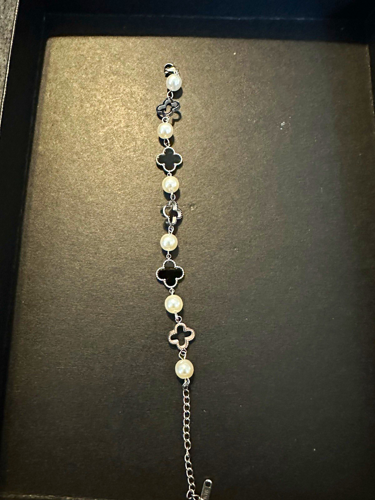 Silver Tone HQ Cable Chain Bracelet Black White Clover Dangle Lobster Adjustable
