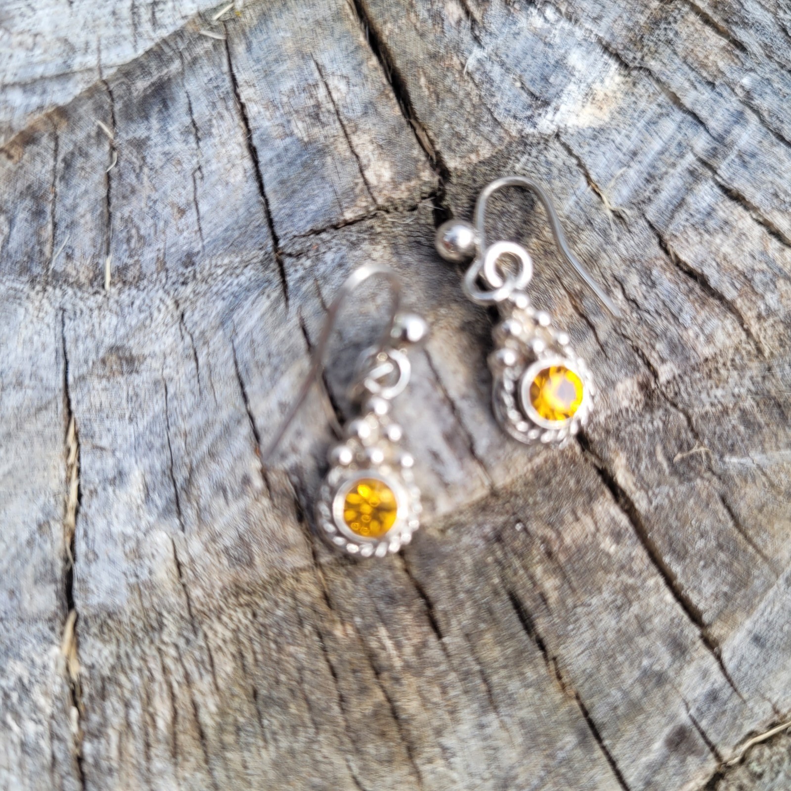 Fancy dangle earings with false gemstones