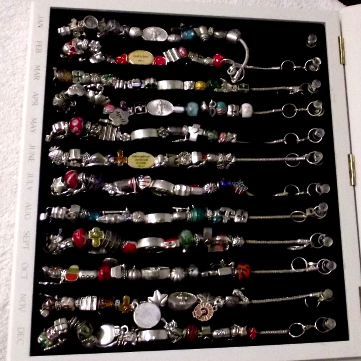 Pre Owned Willabee & Ward 12-Month Holiday Charm Bracelets Complete Wood Case