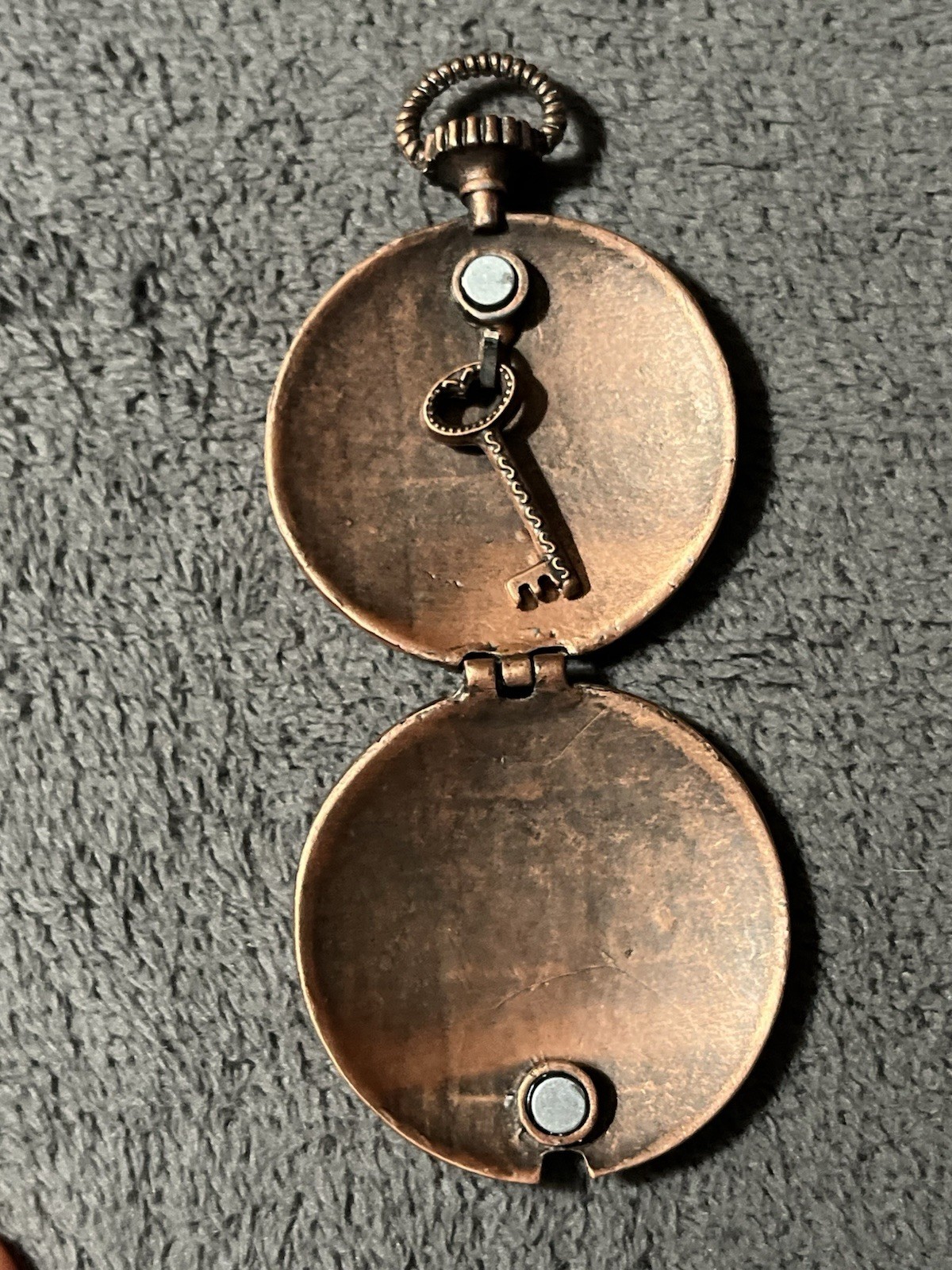 False Pocket Watch With Key Inside Magnetic Copper Pendant 2″ 41.15 g