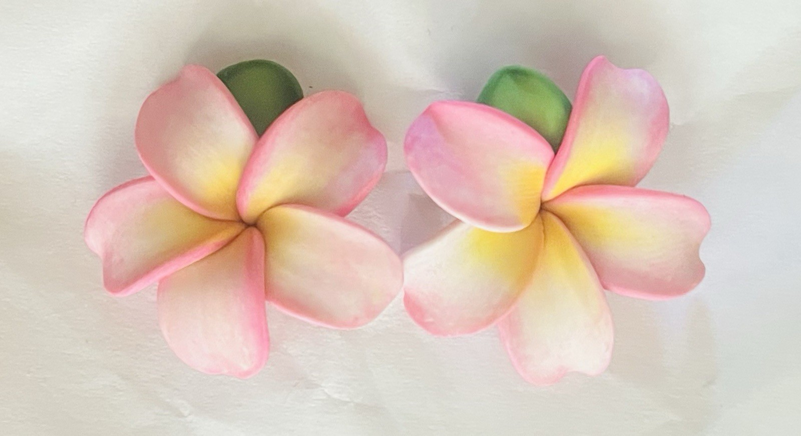 Vintage Pink Flower Clip On Earrings Pendant Clips Lightweight Plumeria Hawaiian