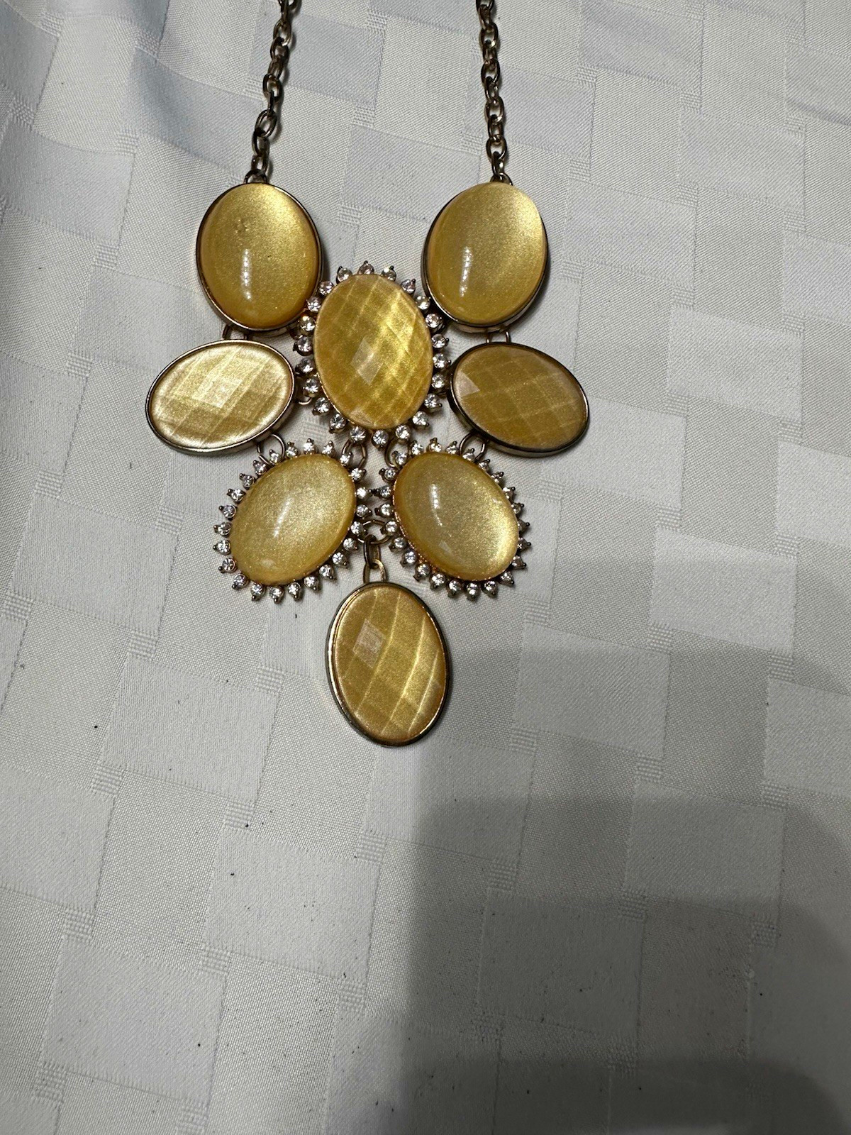 Gold Tone Oval Bezel Charm Pendant Cable Chain Necklace