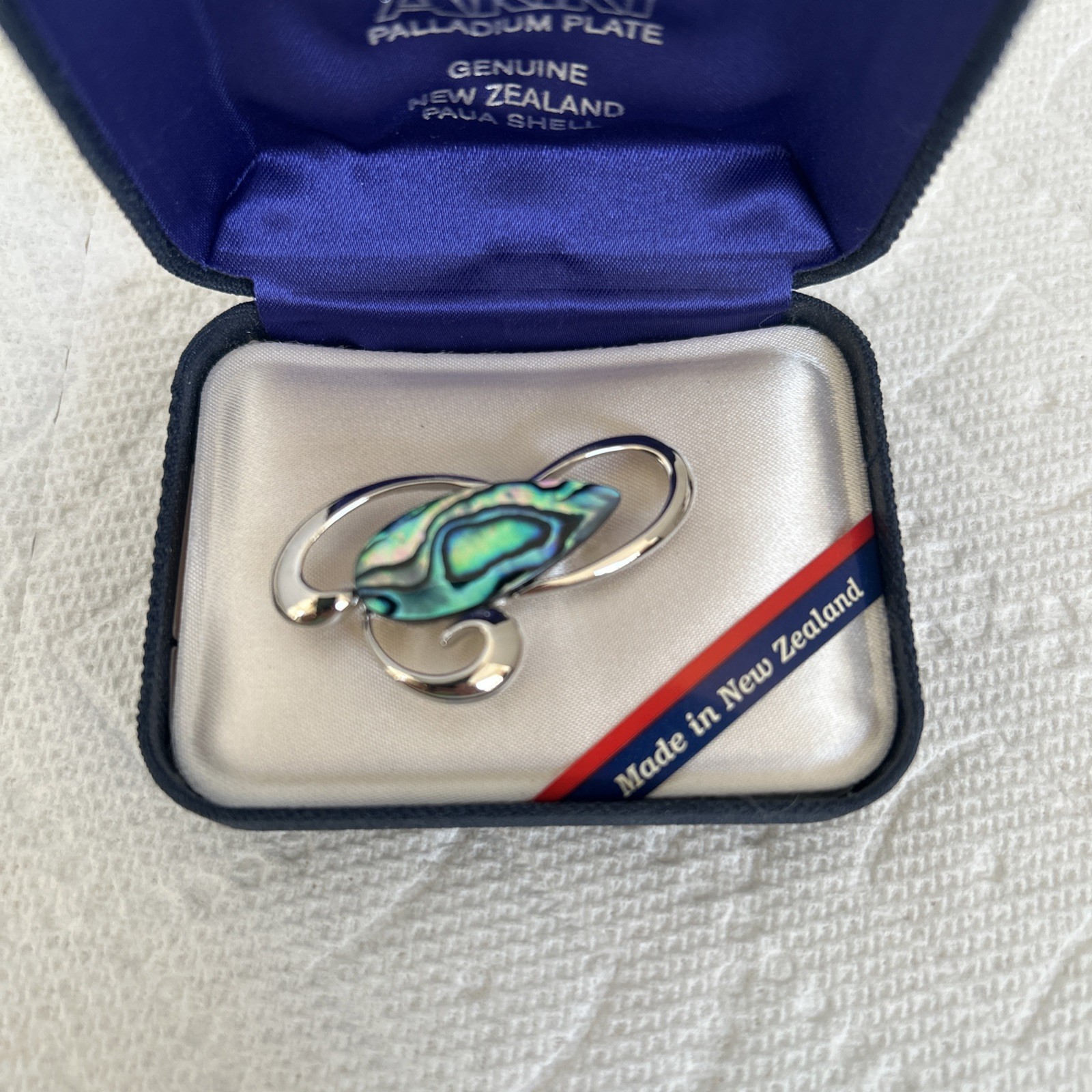 New In Box Arika Palladium Plated Genuine New Zealand Paua Shell Brooch