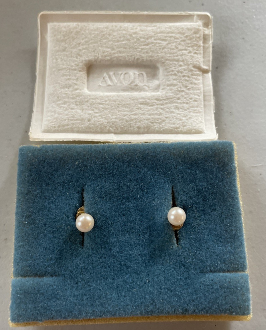 Vintage 1990 AVON Romantic Ensemble Gift Set Earrings & Necklace NEW IN BOX