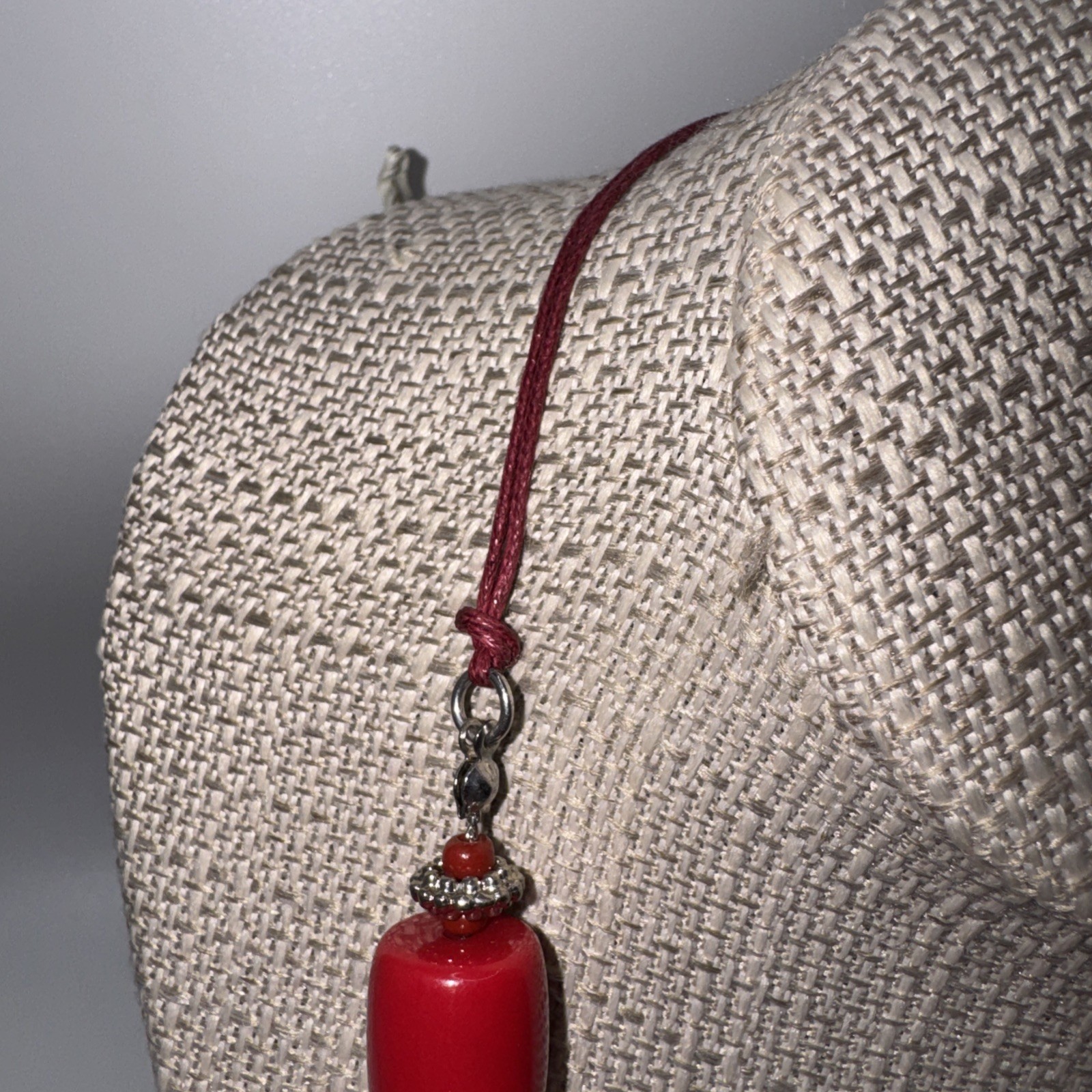 Retro 70’s Lipstick 1946 Red Bead Necklace Silvertone Lucite Chunky Classic