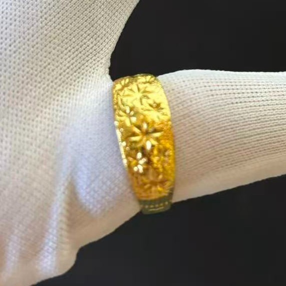Floral Pattern Ring Band Gold-plated? (NOT SURE) marked ‘999’, Size 9 adjustable