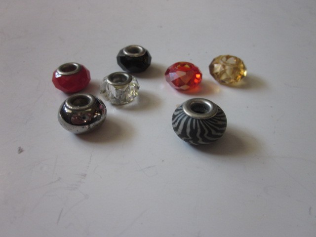 7 LARGE HOLE CHARM BEADS GLASS PLASTIC METAL AND CLAY 5/8″ ACROSS