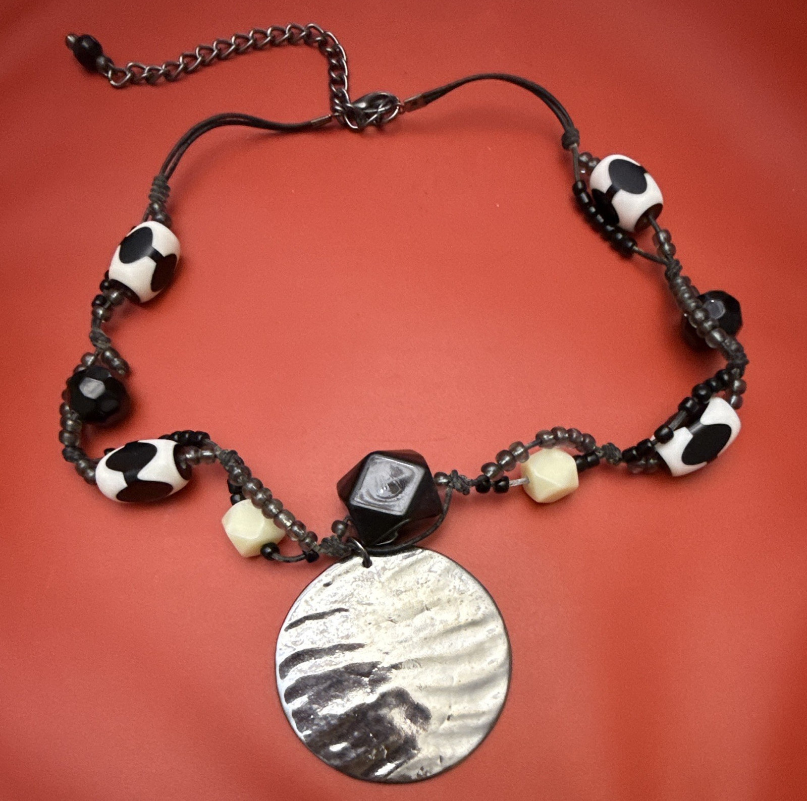 VTG Y2K Boho Necklace –Faux Dzi Beads + Hammered Disc Pendant Black White Cream