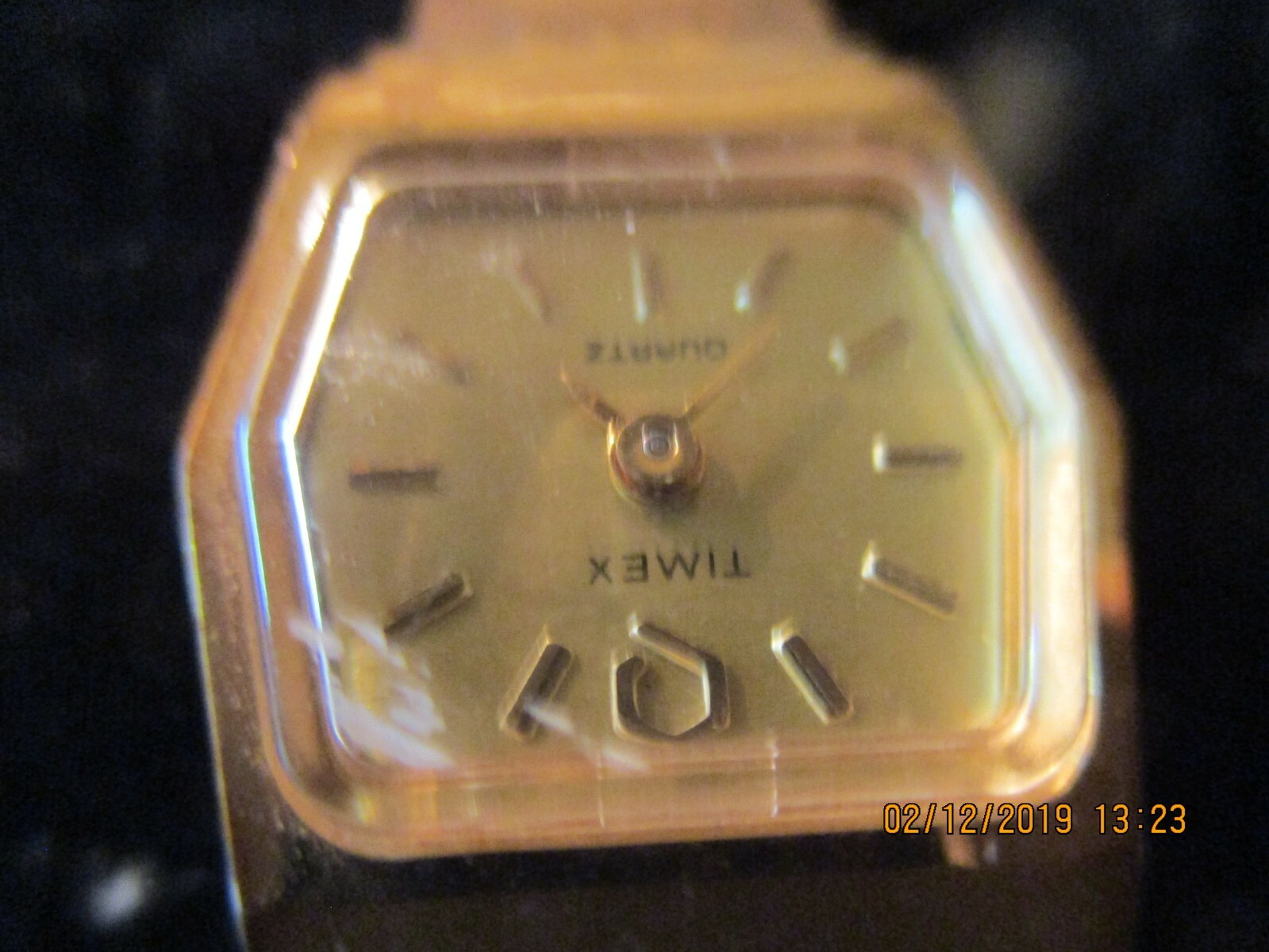 Jewelry Knick Knack Cake Toppers AVON TIMEX Remote Juicer Sets Magnet