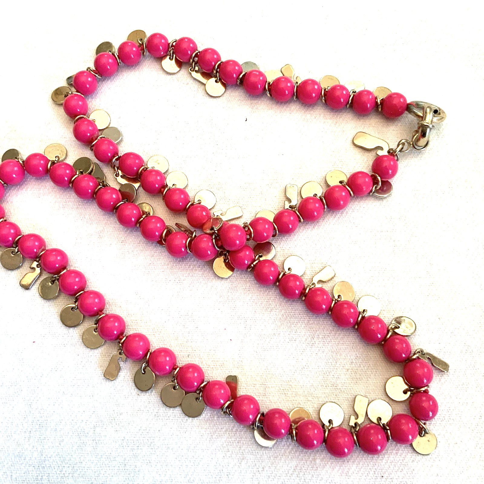 VINEYARD VINES 12″ Hot Pink Bead Necklace With Gold Tone Logo Whale Charms