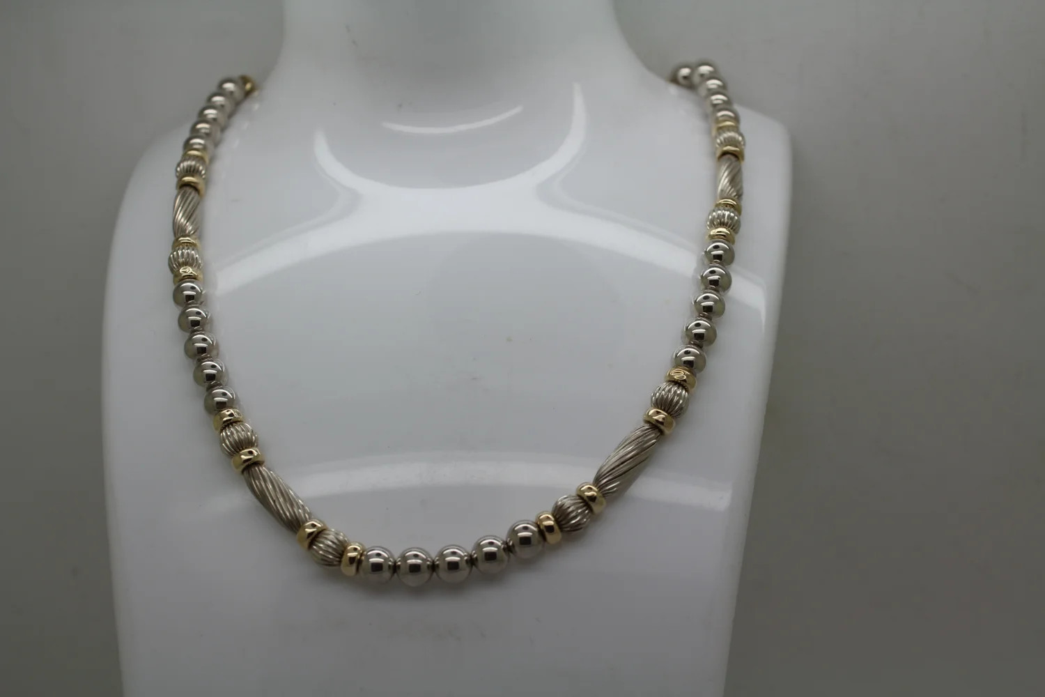 Vintage DOBBS .925 S.S. & 14k Y.G. RIBBED & SHINY BEADED necklace