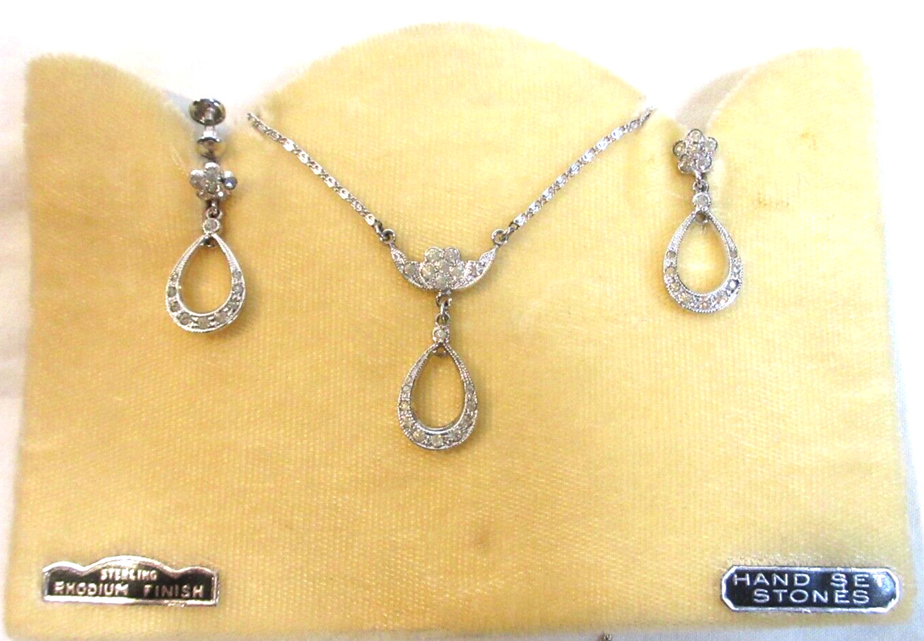 STERLING RHODIUM FINISH~HAND SET STONES~3 PIECE~NECKLACE & SCREWBACKS~17 1/2″