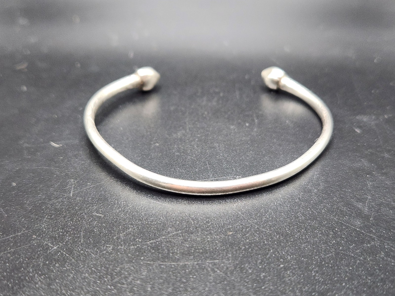 #0322 – Silver Tone Minimalist Open Cuff Bracelet Pointed Ends Simple Stackable