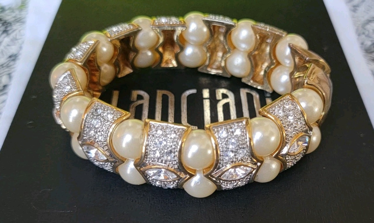 NWOT GOLD FAUX PEARL CRYSTAL 1″ TALL CUFF FLEXIBLE BRACELET DESIGNER STYLE