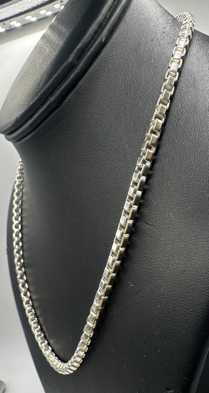 Authentic Tiffany & Co Venetian Box Link Chain 18″ 925 Sterling Silver Preowned