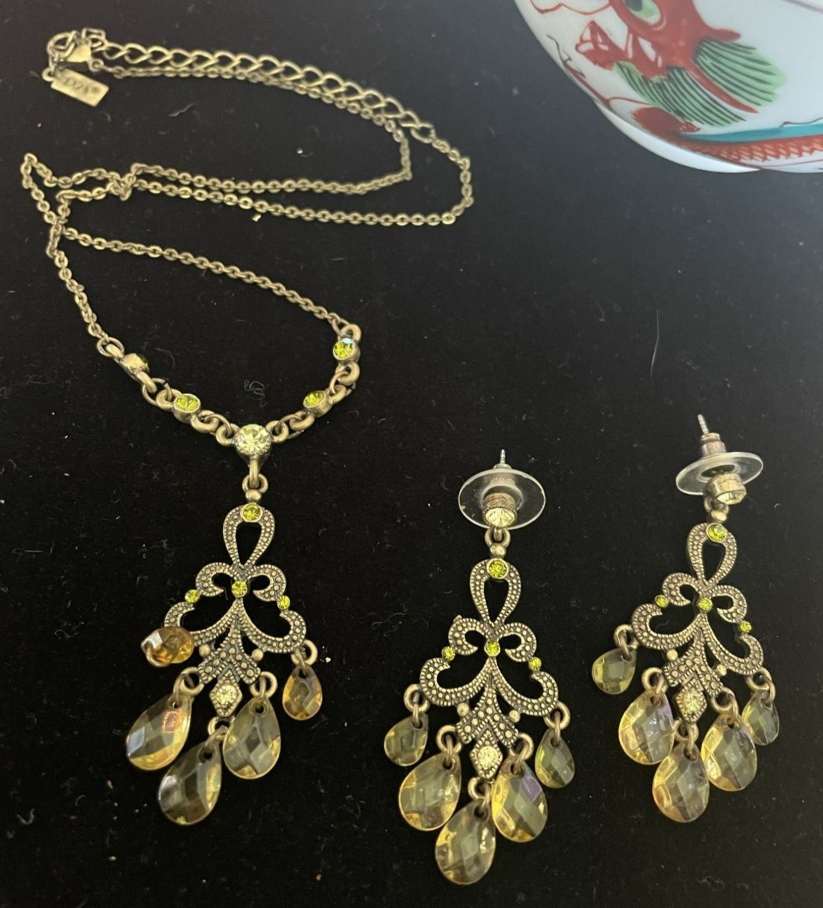 1928 Brand Green & Amber-Colored Pendant Chain Necklace with Matching Earrings