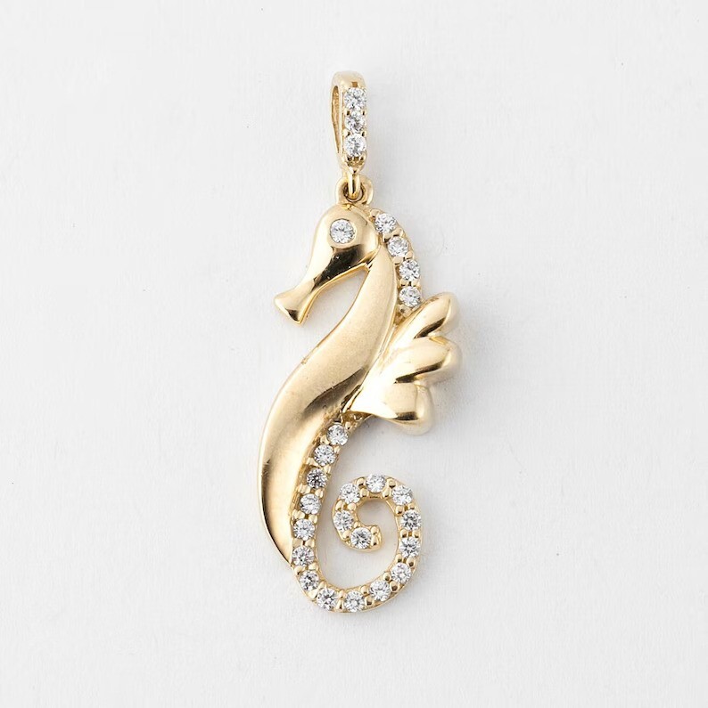 Round Cut Simulated Diamond Gorgeous Seahorse Pendant In 14k Yellow Gold Plated