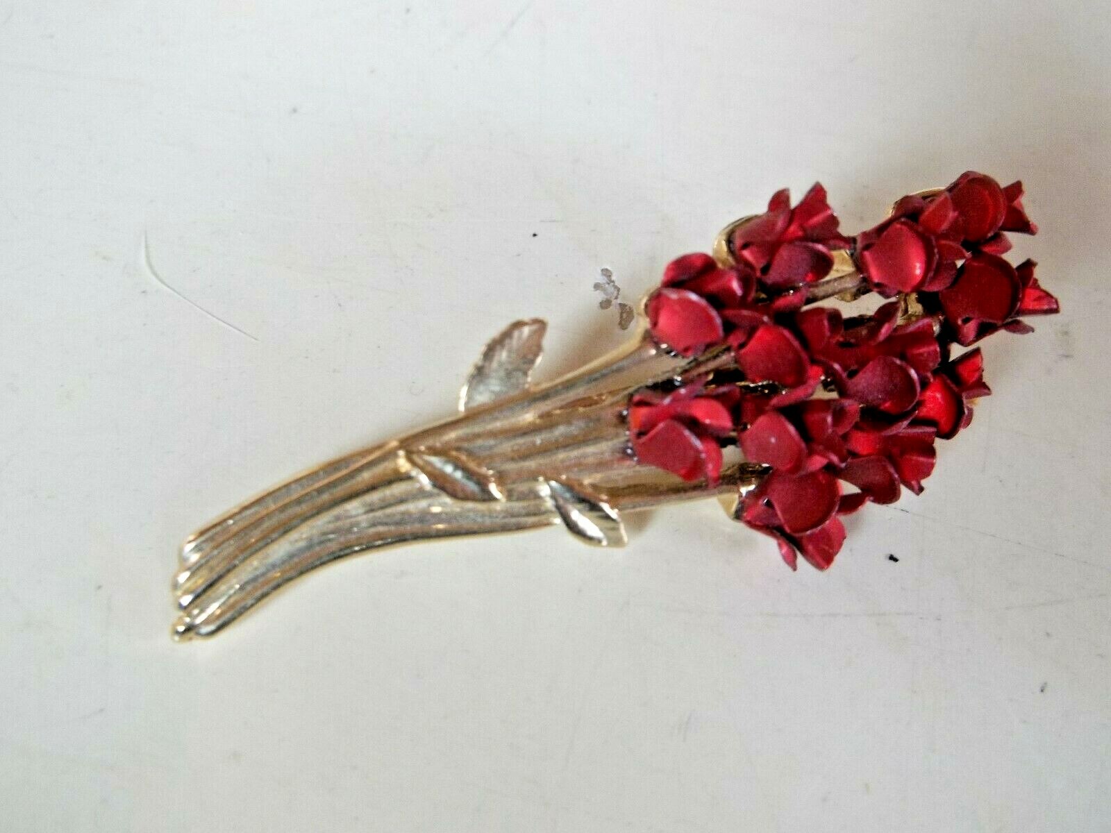 A Dozen Red Roses on Goldtone Stems marked DC 97 Pin Brooch