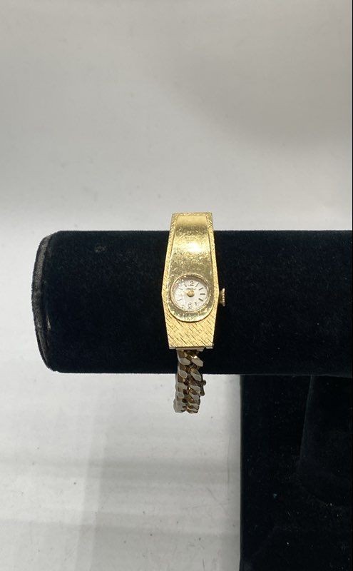 Vintage Late 20th Century Caravelle Gold Tone Women’s Watch Curb Link 7″