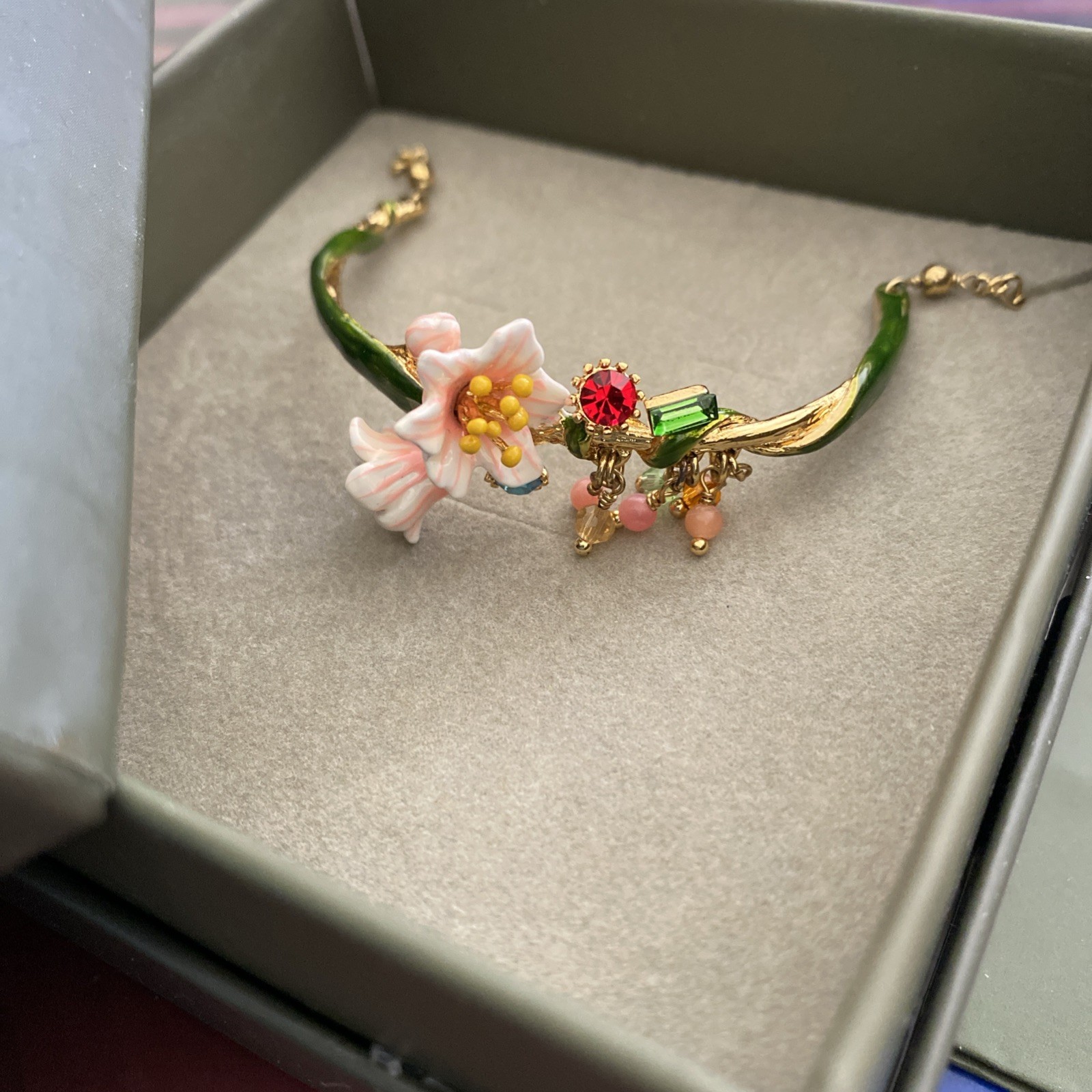 Handmade In Korea New Pretty Flowers Bracelet Box & Bag See Pics