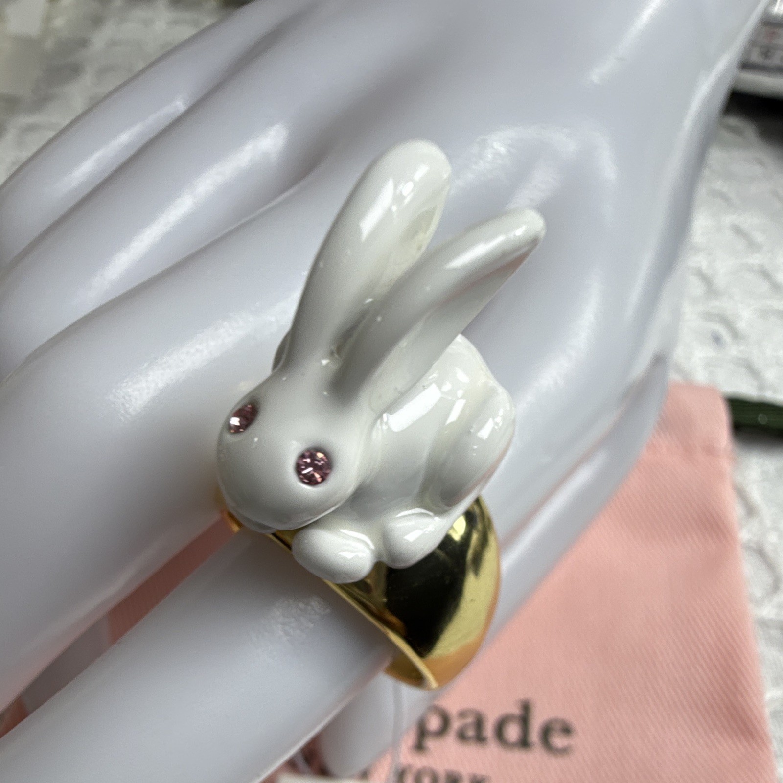 kate spade new york Gold/White Bunny Rabbit Enamel Band Ring Size 7 Pink Eyes