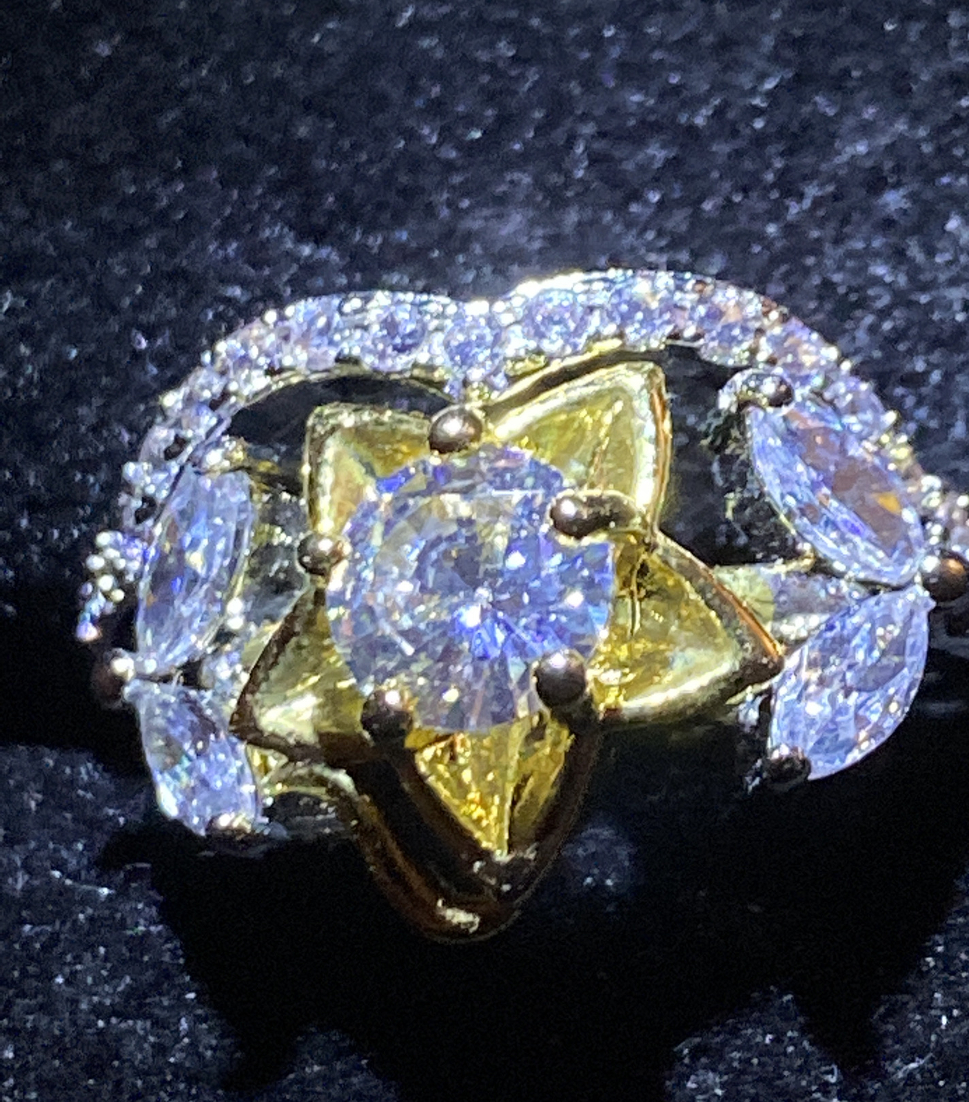 WHITE + YELLOW GOLD 2 PIECE RING. ROUND CUT CLEAR/ WHITE CRYSTAL Size Q. New