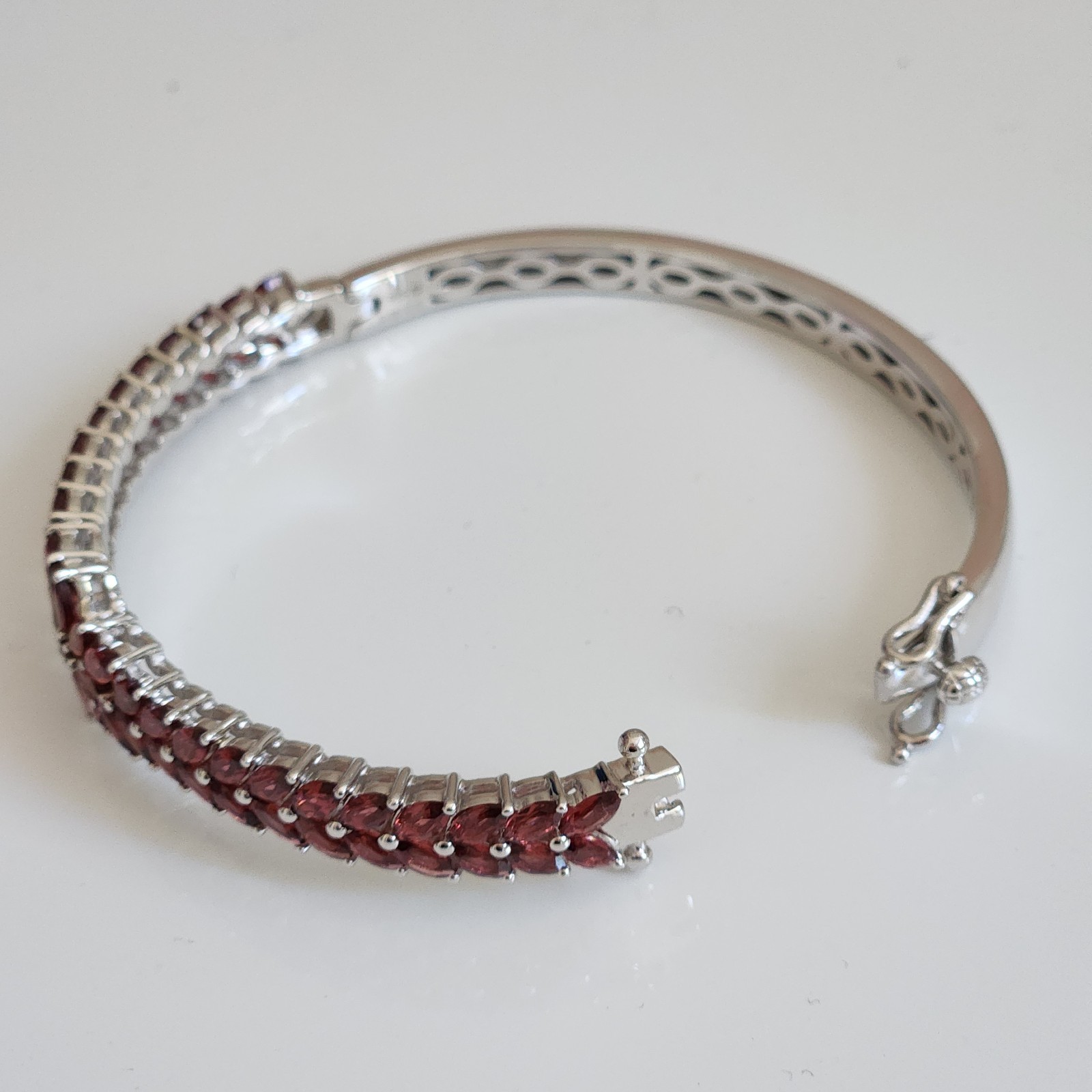 Rajasthan Garnet Oval Bangle with Mozambique Garnet in Sterling Silver 10.58cts
